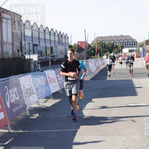 03.10.2025 - Köhlbrandbrückenlauf Jannik Wohlers http://msf.ph/oto/9048673 03.10.2025 13:07:25 Ziel 4113, 4287, 4288, 4590, 4636, 4649, 4794, 4806, 5645, 5646, 5870, 5872, 6459 meine-sportfotos.de
