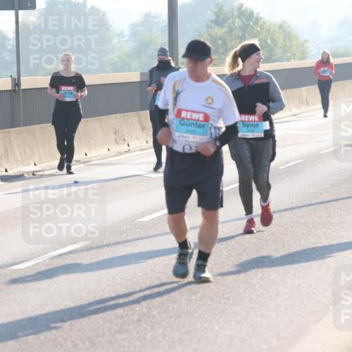 03.10.2025 - Köhlbrandbrückenlauf Lena Gebhardt http://msf.ph/oto/9048675 03.10.2025 09:30:50 Position 1 2425, 2666 meine-sportfotos.de