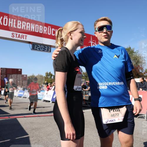 03.10.2025 - Köhlbrandbrückenlauf Lena Gebhardt http://msf.ph/oto/9048677 03.10.2025 13:20:33 Ziel 4269, 4385, 4570, 4591, 4672, 4739, 4790, 4859, 5082, 5208, 5543, 5631, 5790, 6777, 6807 meine-sportfotos.de