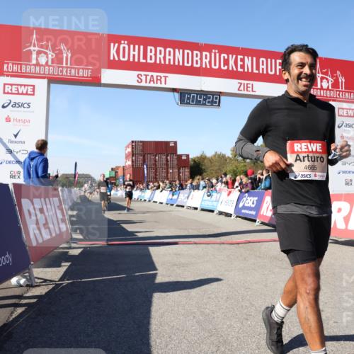 03.10.2025 - Köhlbrandbrückenlauf Lena Gebhardt http://msf.ph/oto/9048679 03.10.2025 13:04:30 Ziel 4055, 4117, 4198, 4297, 4494, 4665, 4713, 4836, 4995, 6018, 6092, 6250, 6251, 6723 meine-sportfotos.de
