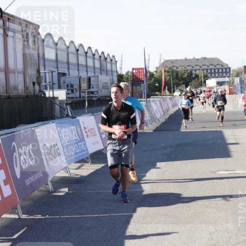 03.10.2025 - Köhlbrandbrückenlauf Jannik Wohlers http://msf.ph/oto/9048684 03.10.2025 13:07:25 Ziel 4113, 4287, 4288, 4590, 4636, 4649, 4794, 4806, 5645, 5646, 5870, 5872, 6459 meine-sportfotos.de