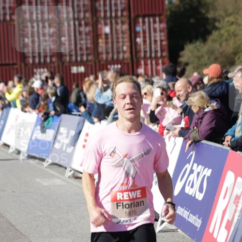 03.10.2025 - Köhlbrandbrückenlauf Jannik Wohlers http://msf.ph/oto/9048704 03.10.2025 13:07:26 Ziel 4113, 4287, 4288, 4375, 4590, 4636, 4649, 4794, 4806, 5645, 5646, 5870, 5872, 6459 meine-sportfotos.de