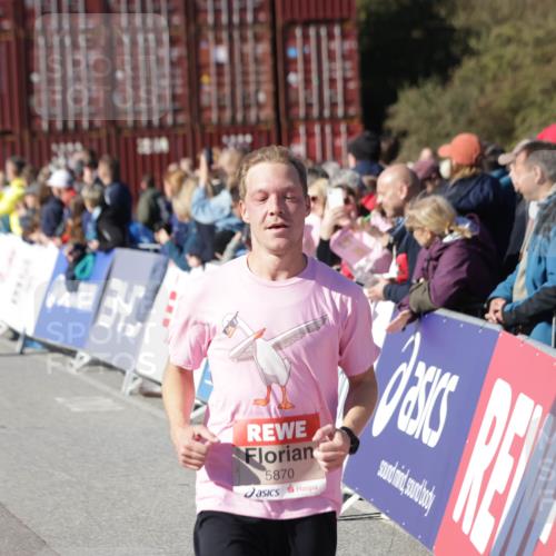 03.10.2025 - Köhlbrandbrückenlauf Jannik Wohlers http://msf.ph/oto/9048707 03.10.2025 13:07:26 Ziel 4113, 4287, 4288, 4375, 4590, 4636, 4649, 4794, 4806, 5645, 5646, 5870, 5872, 6459 meine-sportfotos.de