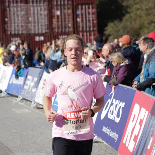 03.10.2025 - Köhlbrandbrückenlauf Jannik Wohlers http://msf.ph/oto/9048710 03.10.2025 13:07:26 Ziel 4113, 4287, 4288, 4375, 4590, 4636, 4649, 4794, 4806, 5645, 5646, 5870, 5872, 6459 meine-sportfotos.de