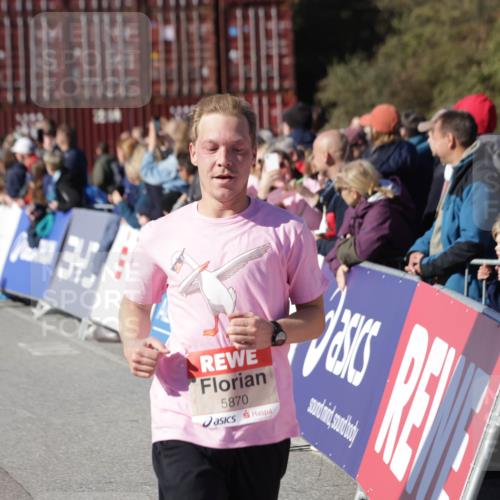 03.10.2025 - Köhlbrandbrückenlauf Jannik Wohlers http://msf.ph/oto/9048716 03.10.2025 13:07:26 Ziel 4113, 4287, 4288, 4375, 4590, 4636, 4649, 4794, 4806, 5645, 5646, 5870, 5872, 6459 meine-sportfotos.de