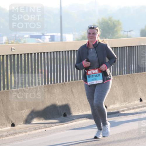 03.10.2025 - Köhlbrandbrückenlauf Lena Gebhardt http://msf.ph/oto/9048722 03.10.2025 09:30:55 Position 1 3606 meine-sportfotos.de