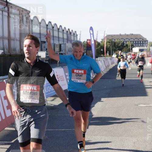 03.10.2025 - Köhlbrandbrückenlauf Jannik Wohlers http://msf.ph/oto/9048724 03.10.2025 13:07:27 Ziel 4113, 4254, 4287, 4288, 4375, 4590, 4636, 4649, 4794, 4806, 5645, 5646, 5870, 5872, 6459 meine-sportfotos.de