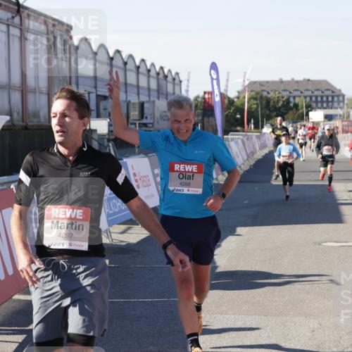 03.10.2025 - Köhlbrandbrückenlauf Jannik Wohlers http://msf.ph/oto/9048731 03.10.2025 13:07:27 Ziel 4113, 4254, 4287, 4288, 4375, 4590, 4636, 4649, 4794, 4806, 5645, 5646, 5870, 5872, 6459 meine-sportfotos.de