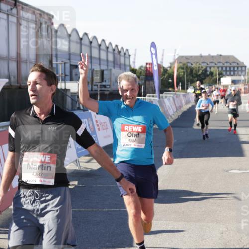 03.10.2025 - Köhlbrandbrückenlauf Jannik Wohlers http://msf.ph/oto/9048744 03.10.2025 13:07:27 Ziel 4113, 4254, 4287, 4288, 4375, 4590, 4636, 4649, 4794, 4806, 5645, 5646, 5870, 5872, 6459 meine-sportfotos.de