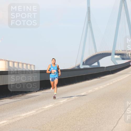 03.10.2025 - Köhlbrandbrückenlauf Lena Gebhardt http://msf.ph/oto/9048746 03.10.2025 09:31:25 Position 1  meine-sportfotos.de