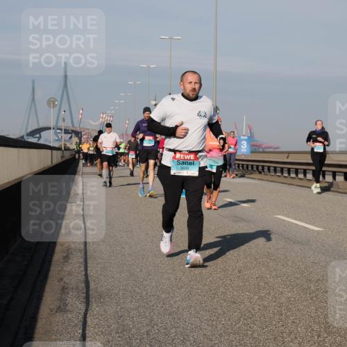03.10.2025 - Köhlbrandbrückenlauf Fabian Wolf http://msf.ph/oto/9048747 03.10.2025 10:00:41 Position 3 3, 3698 meine-sportfotos.de