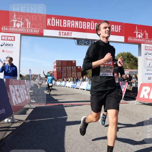 03.10.2025 - Köhlbrandbrückenlauf Lena Gebhardt http://msf.ph/oto/9048752 03.10.2025 13:04:34 Ziel 4055, 4117, 4198, 4297, 4665, 4713, 4724, 4836, 4995, 6018, 6092 meine-sportfotos.de