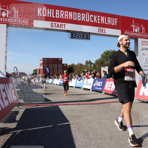 03.10.2025 - Köhlbrandbrückenlauf Lena Gebhardt http://msf.ph/oto/9048758 03.10.2025 13:20:37 Ziel 4269, 4385, 4476, 4570, 4591, 4672, 4739, 4790, 4859, 5082, 5543, 5631, 5918, 6777, 6807 meine-sportfotos.de