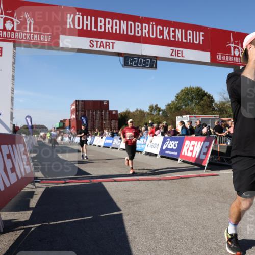 03.10.2025 - Köhlbrandbrückenlauf Lena Gebhardt http://msf.ph/oto/9048782 03.10.2025 13:20:38 Ziel 4269, 4476, 4646, 4790, 4859, 5543, 5631, 5918, 5920, 6777, 6807 meine-sportfotos.de
