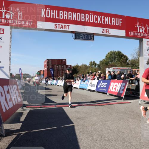 03.10.2025 - Köhlbrandbrückenlauf Lena Gebhardt http://msf.ph/oto/9048822 03.10.2025 13:20:39 Ziel 4269, 4476, 4646, 4790, 4859, 5488, 5543, 5631, 5918, 5920, 6777, 6807 meine-sportfotos.de