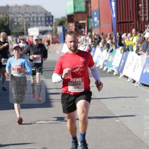 03.10.2025 - Köhlbrandbrückenlauf Jannik Wohlers http://msf.ph/oto/9048825 03.10.2025 13:07:29 Ziel 4113, 4254, 4287, 4288, 4375, 4590, 4636, 4649, 4794, 4806, 5645, 5646, 5870, 5872, 6459 meine-sportfotos.de