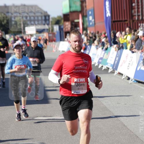 03.10.2025 - Köhlbrandbrückenlauf Jannik Wohlers http://msf.ph/oto/9048832 03.10.2025 13:07:29 Ziel 4113, 4254, 4287, 4288, 4375, 4590, 4636, 4649, 4794, 4806, 5645, 5646, 5870, 5872, 6459 meine-sportfotos.de