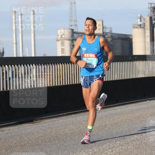 03.10.2025 - Köhlbrandbrückenlauf Lena Gebhardt http://msf.ph/oto/9048836 03.10.2025 09:31:32 Position 1 3769 meine-sportfotos.de