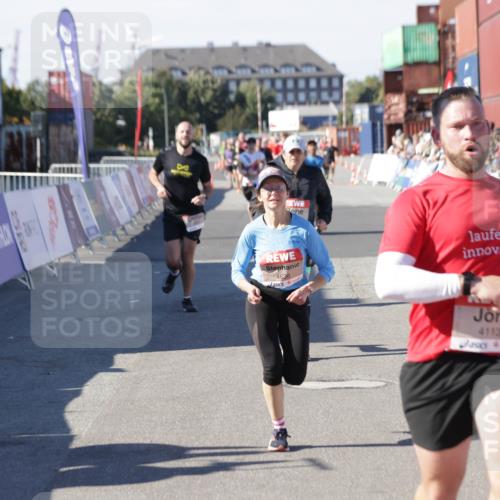 03.10.2025 - Köhlbrandbrückenlauf Jannik Wohlers http://msf.ph/oto/9048838 03.10.2025 13:07:30 Ziel 4113, 4254, 4287, 4288, 4375, 4590, 4636, 4649, 4794, 4806, 5645, 5646, 5870, 5872, 6459 meine-sportfotos.de