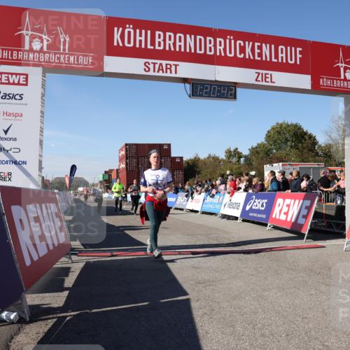 03.10.2025 - Köhlbrandbrückenlauf Lena Gebhardt http://msf.ph/oto/9048854 03.10.2025 13:20:42 Ziel 4269, 4476, 4646, 4709, 4790, 5480, 5488, 5543, 5774, 5918, 5920, 6777, 6807 meine-sportfotos.de