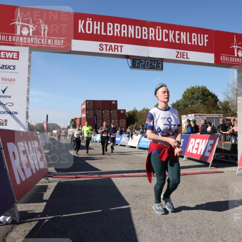 03.10.2025 - Köhlbrandbrückenlauf Lena Gebhardt http://msf.ph/oto/9048886 03.10.2025 13:20:43 Ziel 4269, 4476, 4646, 4709, 4790, 5480, 5488, 5543, 5774, 5918, 5920, 6777, 6807 meine-sportfotos.de