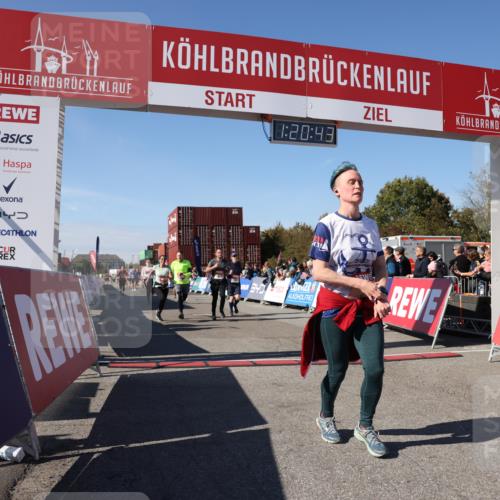 03.10.2025 - Köhlbrandbrückenlauf Lena Gebhardt http://msf.ph/oto/9048893 03.10.2025 13:20:43 Ziel 4269, 4476, 4646, 4709, 4790, 5480, 5488, 5543, 5774, 5918, 5920, 6777, 6807 meine-sportfotos.de