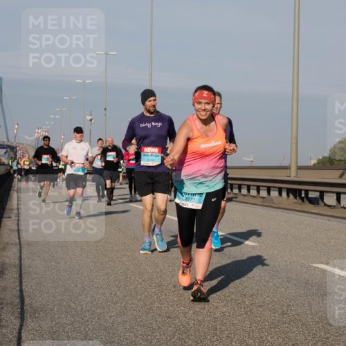 03.10.2025 - Köhlbrandbrückenlauf Fabian Wolf http://msf.ph/oto/9048895 03.10.2025 10:00:44 Position 3 2242, 3273 meine-sportfotos.de
