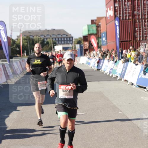 03.10.2025 - Köhlbrandbrückenlauf Jannik Wohlers http://msf.ph/oto/9048904 03.10.2025 13:07:32 Ziel 4113, 4165, 4254, 4263, 4287, 4288, 4375, 4590, 4636, 5645, 5646, 5870, 5872 meine-sportfotos.de