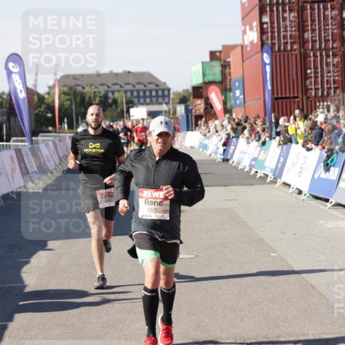 03.10.2025 - Köhlbrandbrückenlauf Jannik Wohlers http://msf.ph/oto/9048908 03.10.2025 13:07:32 Ziel 4113, 4165, 4254, 4263, 4287, 4288, 4375, 4590, 4636, 5645, 5646, 5870, 5872 meine-sportfotos.de