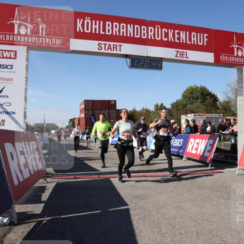 03.10.2025 - Köhlbrandbrückenlauf Lena Gebhardt http://msf.ph/oto/9048910 03.10.2025 13:20:44 Ziel 4269, 4476, 4646, 4709, 5480, 5488, 5774, 5918, 5920, 6703, 6777, 6807 meine-sportfotos.de