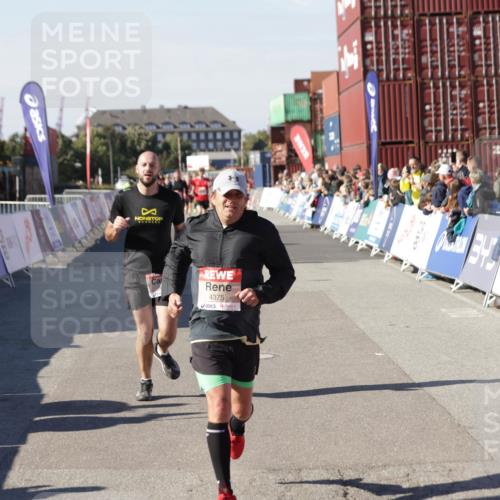 03.10.2025 - Köhlbrandbrückenlauf Jannik Wohlers http://msf.ph/oto/9048915 03.10.2025 13:07:32 Ziel 4113, 4165, 4254, 4263, 4287, 4288, 4375, 4590, 4636, 5645, 5646, 5870, 5872 meine-sportfotos.de