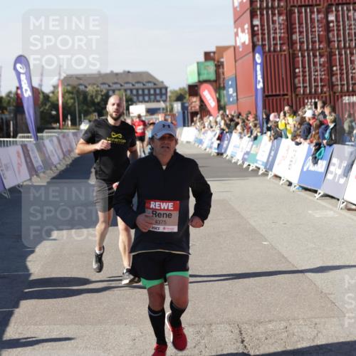 03.10.2025 - Köhlbrandbrückenlauf Jannik Wohlers http://msf.ph/oto/9048926 03.10.2025 13:07:32 Ziel 4113, 4165, 4254, 4263, 4287, 4288, 4375, 4590, 4636, 5645, 5646, 5870, 5872 meine-sportfotos.de