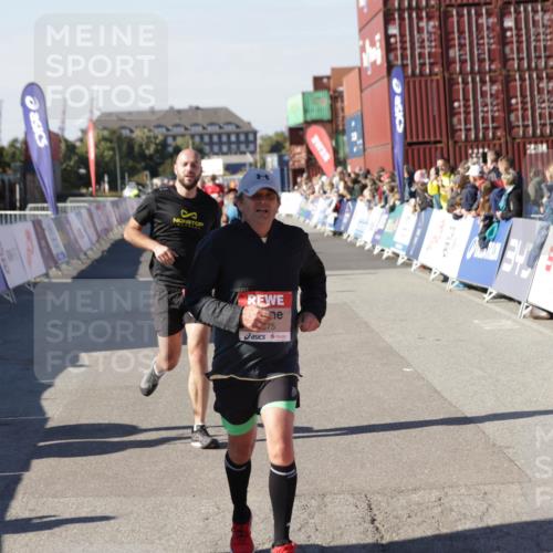 03.10.2025 - Köhlbrandbrückenlauf Jannik Wohlers http://msf.ph/oto/9048931 03.10.2025 13:07:33 Ziel 4113, 4165, 4254, 4263, 4287, 4288, 4375, 4590, 4636, 5870, 5872 meine-sportfotos.de