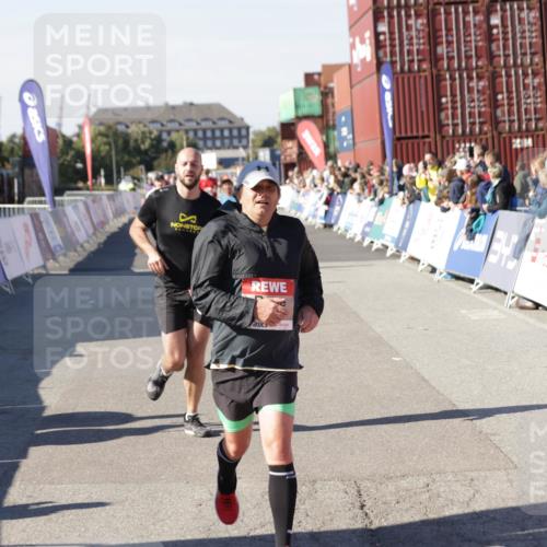 03.10.2025 - Köhlbrandbrückenlauf Jannik Wohlers http://msf.ph/oto/9048933 03.10.2025 13:07:33 Ziel 4113, 4165, 4254, 4263, 4287, 4288, 4375, 4590, 4636, 5870, 5872 meine-sportfotos.de