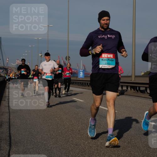 03.10.2025 - Köhlbrandbrückenlauf Fabian Wolf http://msf.ph/oto/9048946 03.10.2025 10:00:46 Position 3 3, 2242, 2269 meine-sportfotos.de