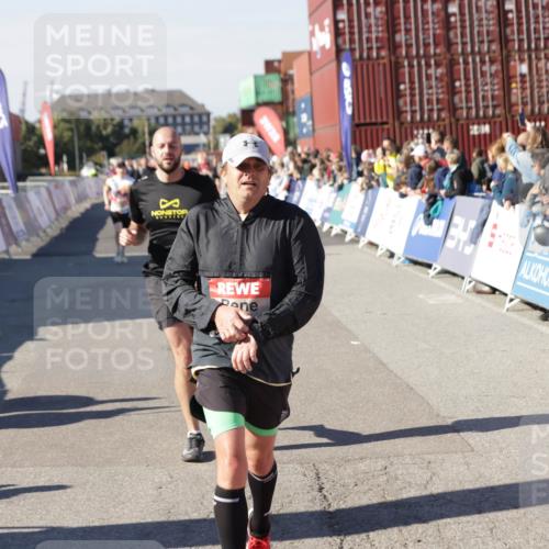 03.10.2025 - Köhlbrandbrückenlauf Jannik Wohlers http://msf.ph/oto/9048948 03.10.2025 13:07:33 Ziel 4113, 4165, 4254, 4263, 4287, 4288, 4375, 4590, 4636, 5870, 5872 meine-sportfotos.de