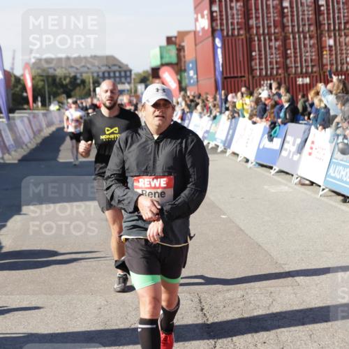 03.10.2025 - Köhlbrandbrückenlauf Jannik Wohlers http://msf.ph/oto/9048952 03.10.2025 13:07:33 Ziel 4113, 4165, 4254, 4263, 4287, 4288, 4375, 4590, 4636, 5870, 5872 meine-sportfotos.de