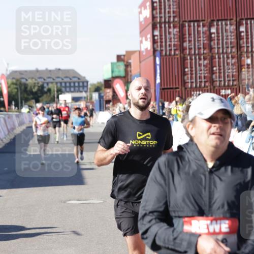 03.10.2025 - Köhlbrandbrückenlauf Jannik Wohlers http://msf.ph/oto/9048959 03.10.2025 13:07:34 Ziel 4113, 4165, 4254, 4263, 4287, 4288, 4375, 4636, 5870, 5872, 6744 meine-sportfotos.de