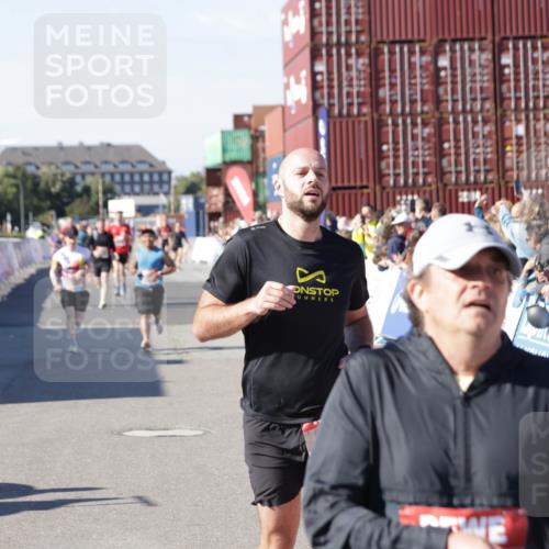 03.10.2025 - Köhlbrandbrückenlauf Jannik Wohlers http://msf.ph/oto/9048963 03.10.2025 13:07:34 Ziel 4113, 4165, 4254, 4263, 4287, 4288, 4375, 4636, 5870, 5872, 6744 meine-sportfotos.de