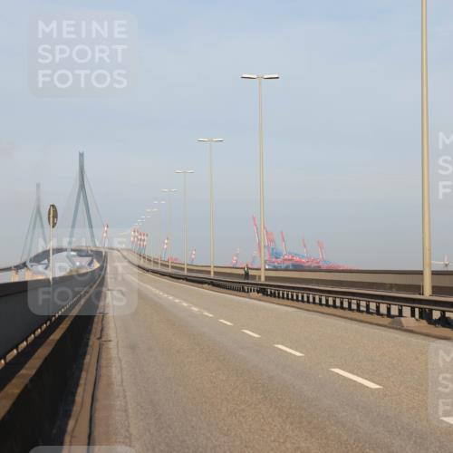 03.10.2025 - Köhlbrandbrückenlauf Lena Gebhardt http://msf.ph/oto/9048981 03.10.2025 09:08:10 Position 1  meine-sportfotos.de