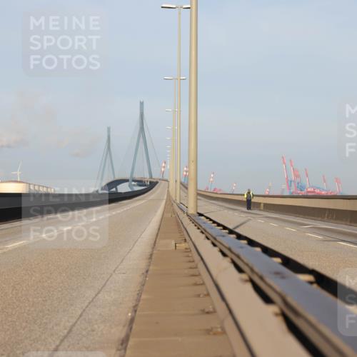 03.10.2025 - Köhlbrandbrückenlauf Lena Gebhardt http://msf.ph/oto/9048995 03.10.2025 09:09:10 Position 1  meine-sportfotos.de