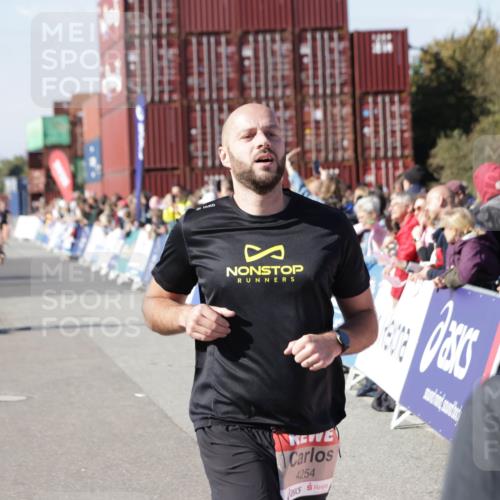 03.10.2025 - Köhlbrandbrückenlauf Jannik Wohlers http://msf.ph/oto/9048996 03.10.2025 13:07:34 Ziel 4113, 4165, 4254, 4263, 4287, 4288, 4375, 4636, 5870, 5872, 6744 meine-sportfotos.de