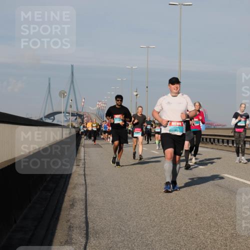03.10.2025 - Köhlbrandbrückenlauf Fabian Wolf http://msf.ph/oto/9049000 03.10.2025 10:00:48 Position 3 3815 meine-sportfotos.de