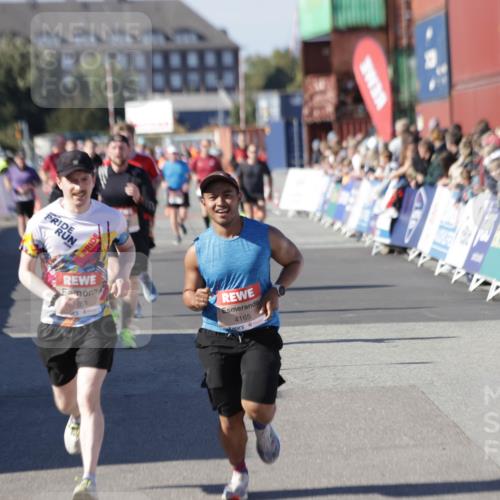 03.10.2025 - Köhlbrandbrückenlauf Jannik Wohlers http://msf.ph/oto/9049010 03.10.2025 13:07:36 Ziel 4113, 4165, 4254, 4263, 4287, 4288, 4375, 4636, 6744, 6800 meine-sportfotos.de