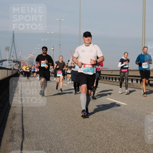 03.10.2025 - Köhlbrandbrückenlauf Fabian Wolf http://msf.ph/oto/9049032 03.10.2025 10:00:48 Position 3 3815 meine-sportfotos.de