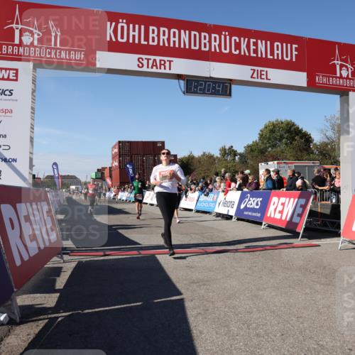03.10.2025 - Köhlbrandbrückenlauf Lena Gebhardt http://msf.ph/oto/9049038 03.10.2025 13:20:47 Ziel 4476, 4646, 4709, 4915, 4916, 5480, 5488, 5774, 5918, 5920, 6703, 6777, 6807 meine-sportfotos.de