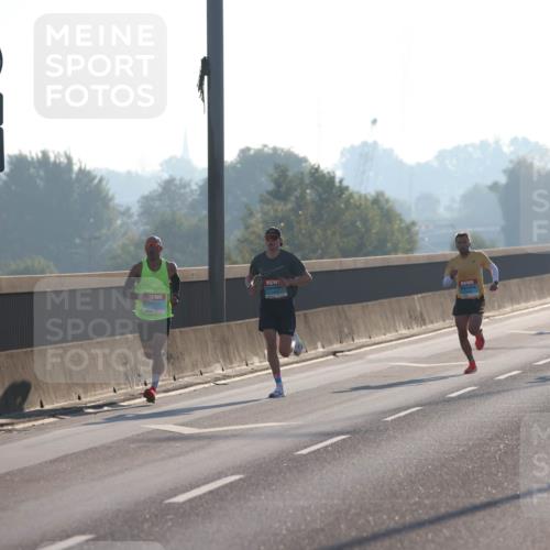 03.10.2025 - Köhlbrandbrückenlauf Lena Gebhardt http://msf.ph/oto/9049040 03.10.2025 09:11:58 Position 1  meine-sportfotos.de