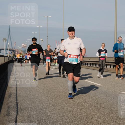 03.10.2025 - Köhlbrandbrückenlauf Fabian Wolf http://msf.ph/oto/9049041 03.10.2025 10:00:49 Position 3 3815 meine-sportfotos.de