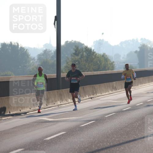 03.10.2025 - Köhlbrandbrückenlauf Lena Gebhardt http://msf.ph/oto/9049044 03.10.2025 09:11:58 Position 1  meine-sportfotos.de