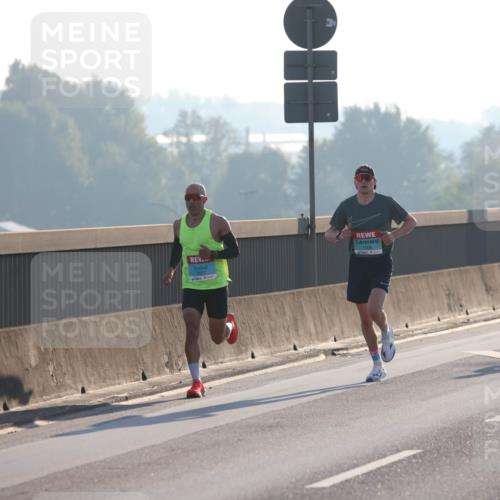 03.10.2025 - Köhlbrandbrückenlauf Lena Gebhardt http://msf.ph/oto/9049050 03.10.2025 09:12:01 Position 1  meine-sportfotos.de